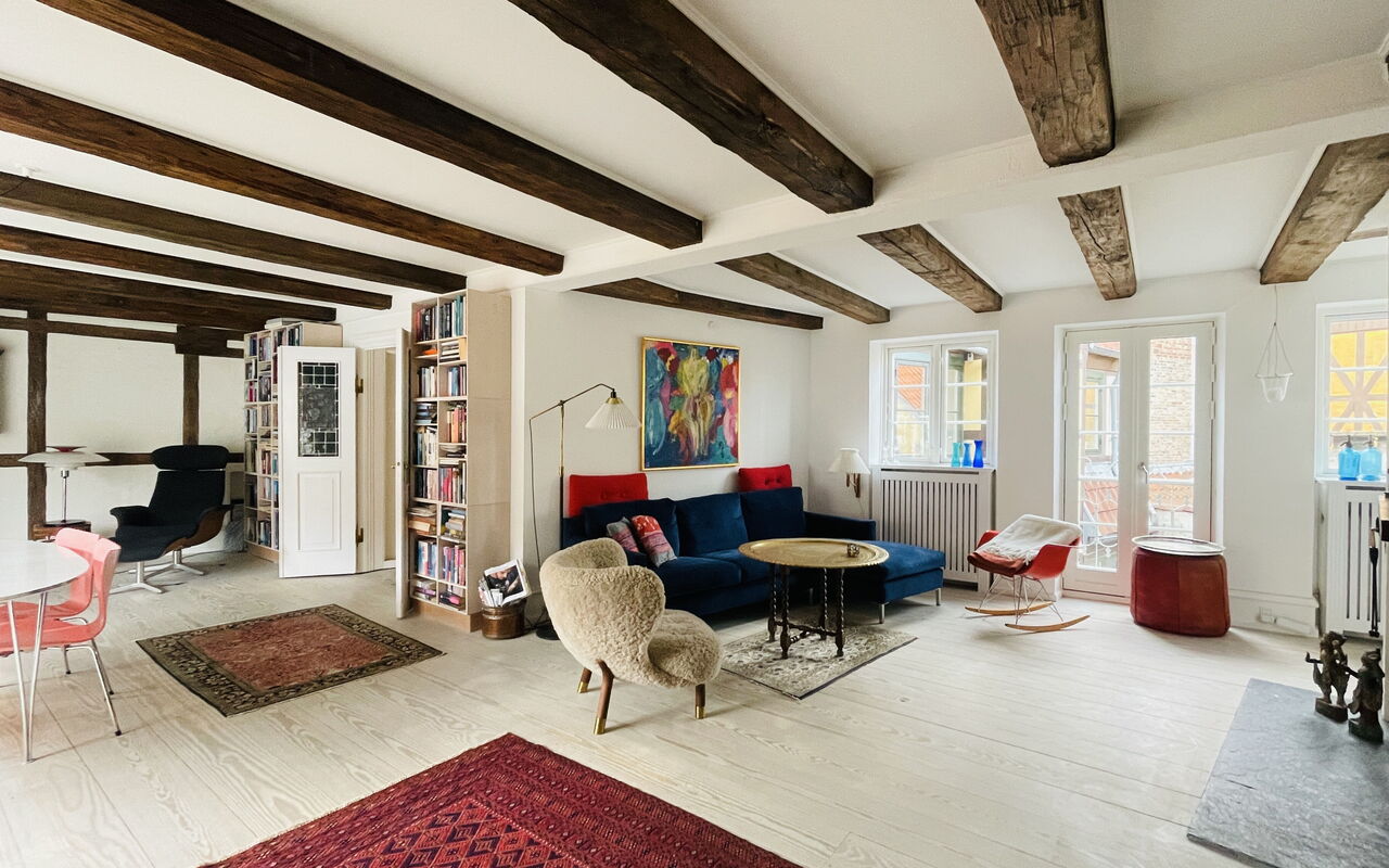 Ultimate Location - Private Roof Terrace - 2 Bedrooms - 4 People: Vardagsrum