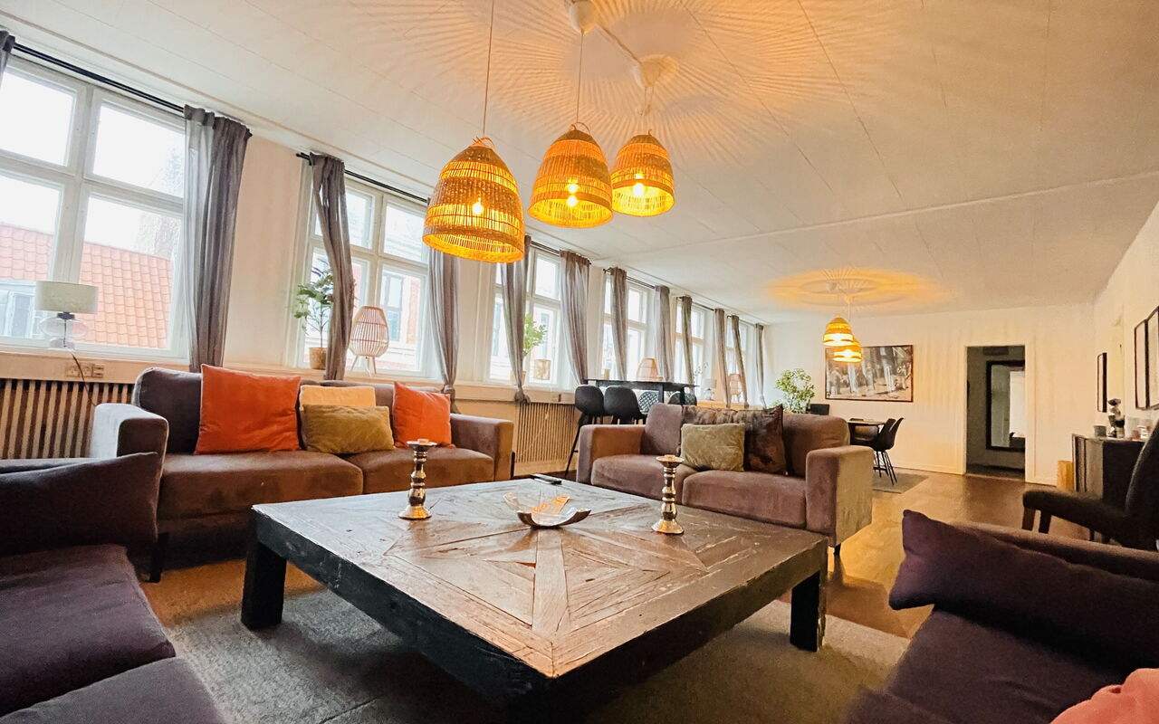 Pedestrian Street - Center - 7 Br - 14 Guests: Vardagsrum