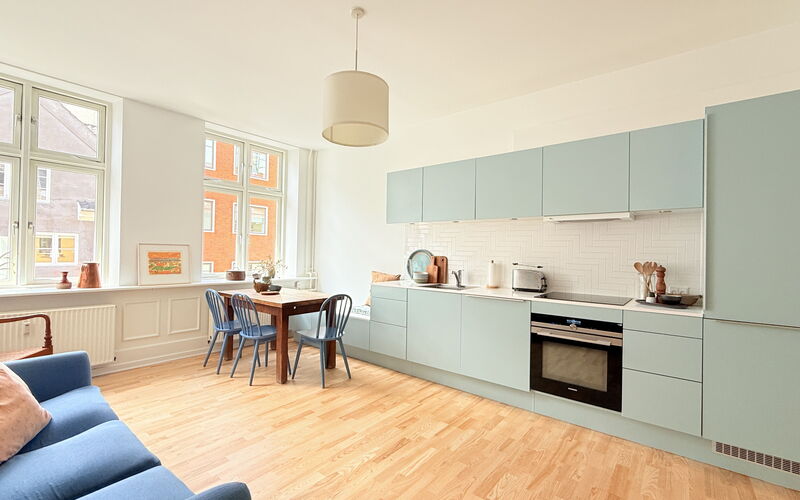 Center - 3 Br - 5 People - Close To Metro- Balcony: Kök