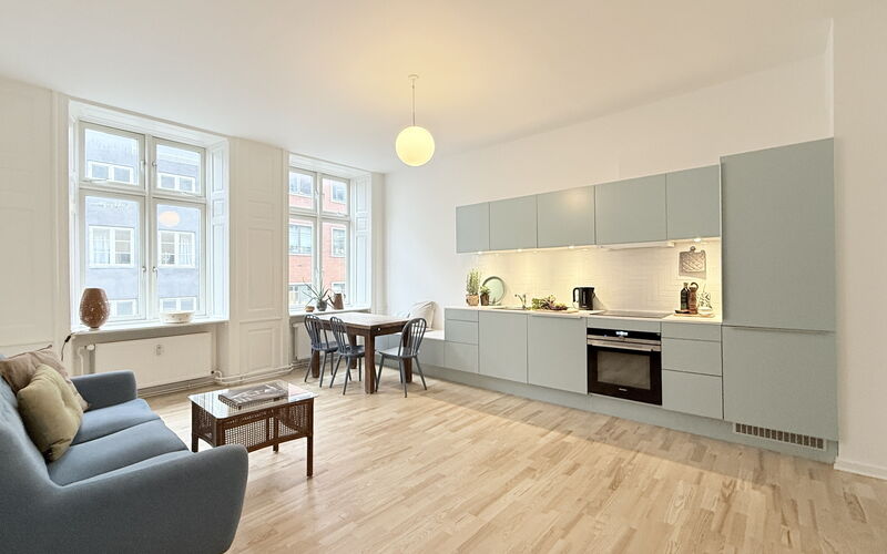 Center - 3 Br - 4 People - Close to Metro: Kök, Vardagsrum