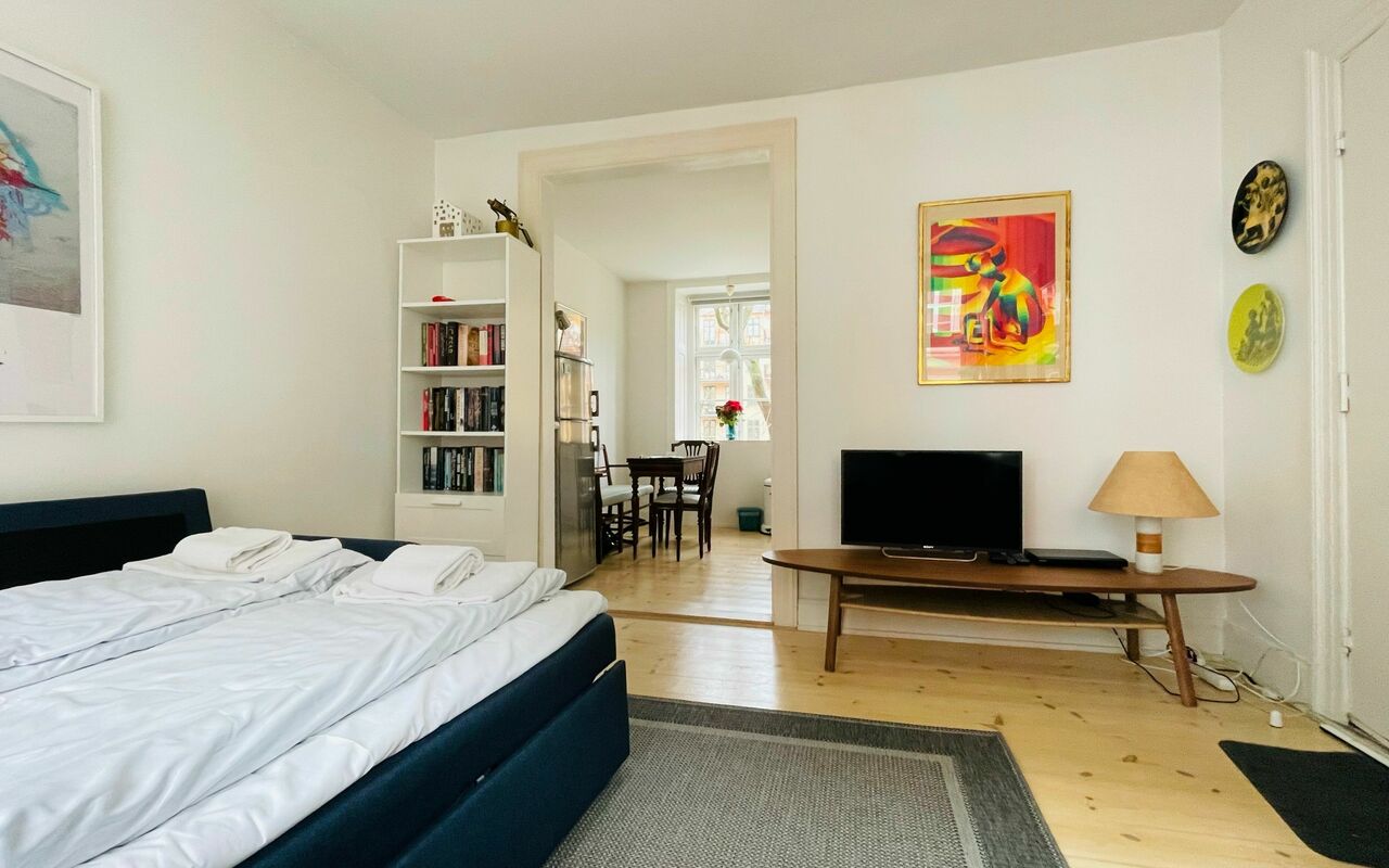 Center - Close To Everything - Close To The King: sovrum, Vardagsrum